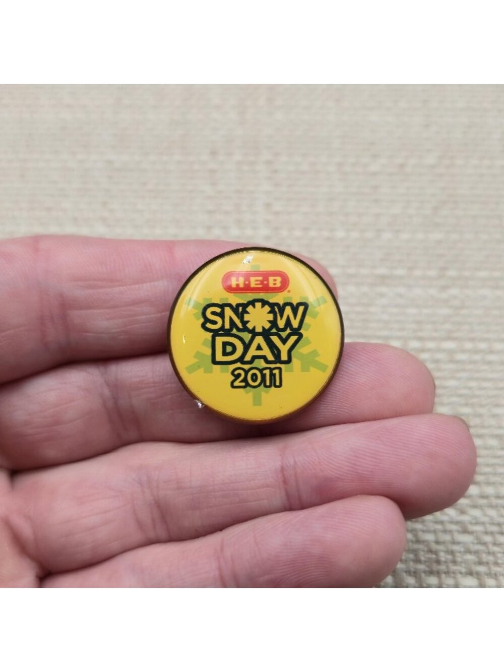 HEB Grocery Snow Day 2011 Employee Lapel Pin | Vintage Texas Collectible Pin A85